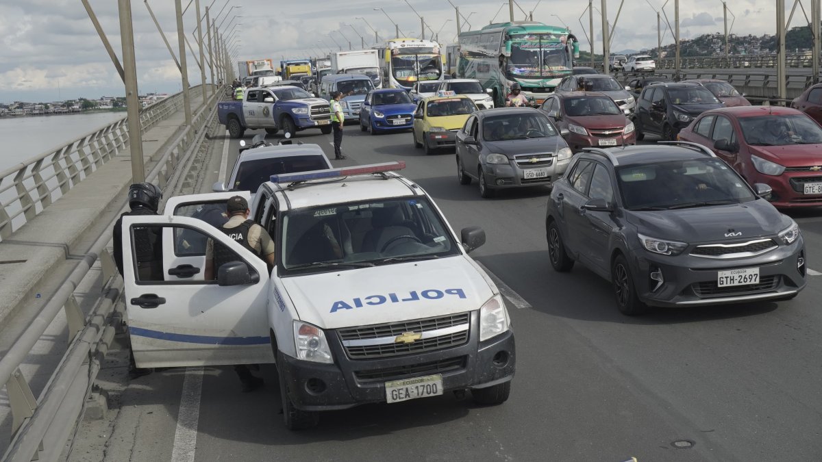 La Policía se encuentra en el Puente de la Unidad Nacional. En el sitio hubo un tiroreo la tarde de este 17 de febrero.
