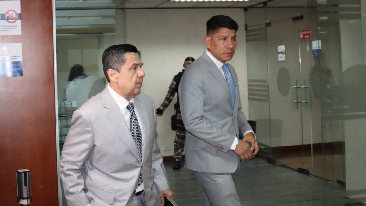 Pablo Muentes en su llegada a la audiencia.