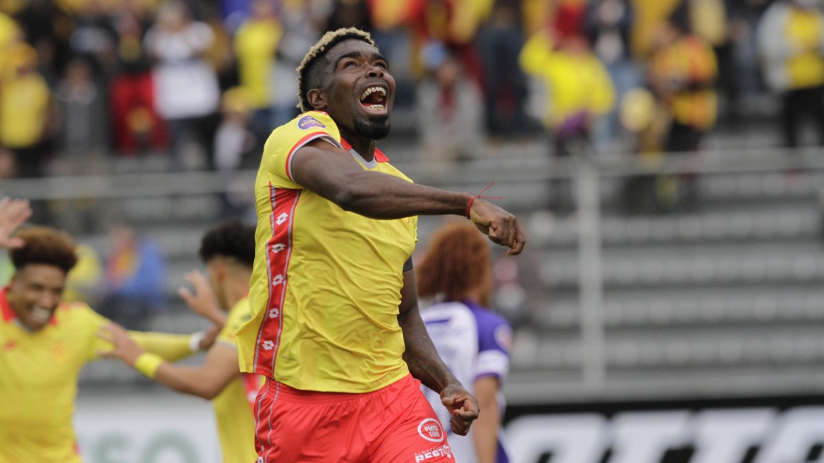 Carcelén anotó tres goles sin ser el puesto de delantero su posición habitual en cancha, sino volante. Fue la figura de la fecha.