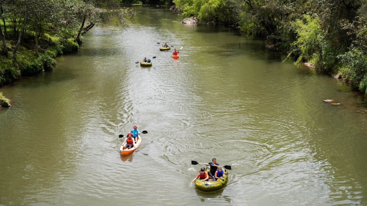 En Gualaceo, ubicado a pocos kilómetros de Cuenca, para estas fechas hay una serie de actividades en el río.