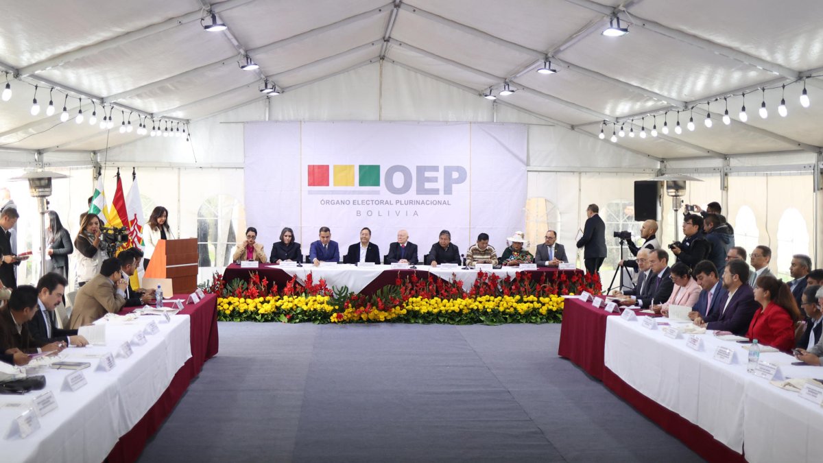 Vista general del Tercer Encuentro Multipartidario e Interinstitucional por la Democracia para garantizar los comicios general del próximo 17 de agosto en Bolivia.