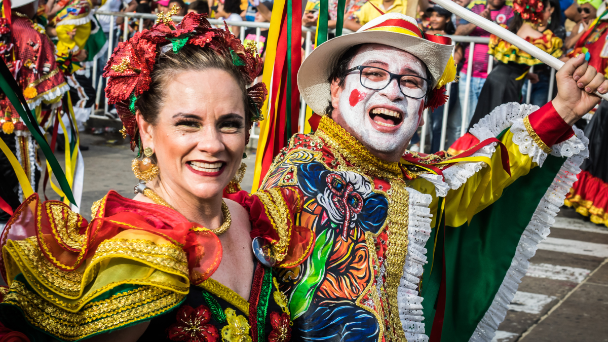 Grupo de personas celebrando el Carnaval.