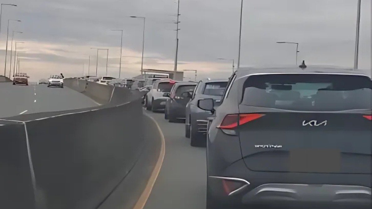 Desde temprano se pudo observar varios carros estancados en este puente.