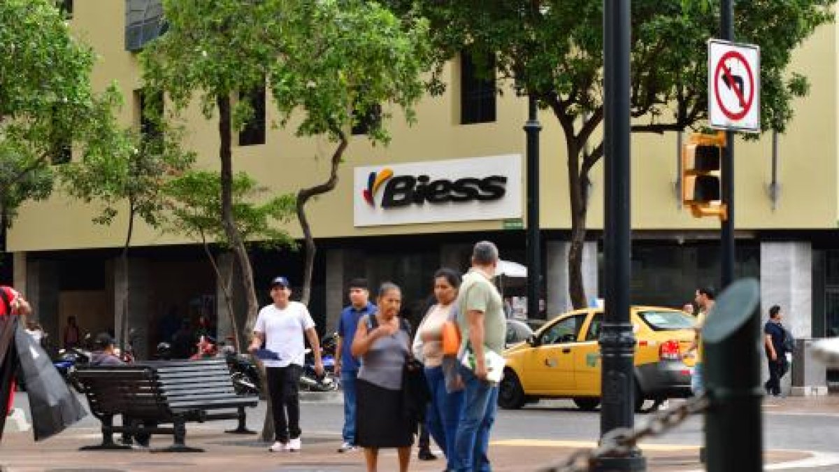 Una de las desventajas de perder un empleo fijo es no poder acceder a algunos préstamos del BIESS.