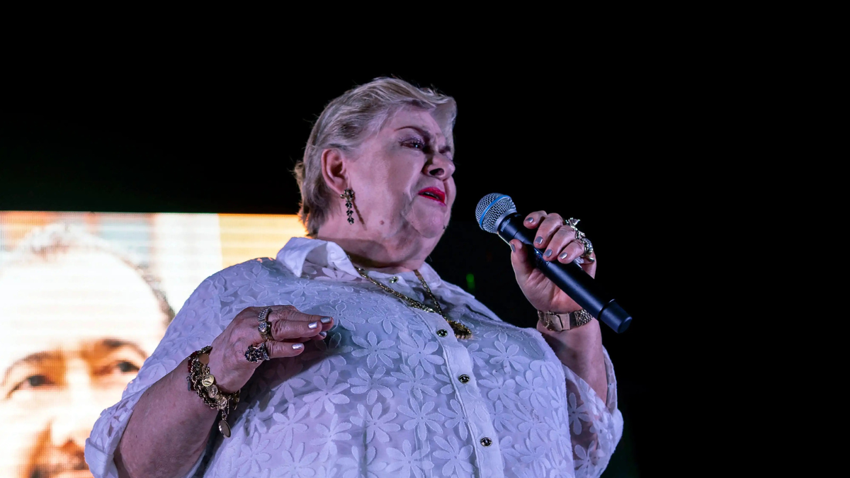 Paquita la del barrio durante una presentación.