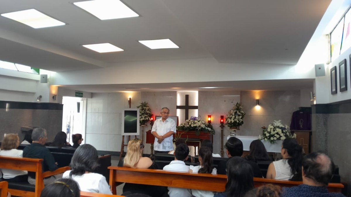 En la velación de sus restos en el cementerio patrimonial.