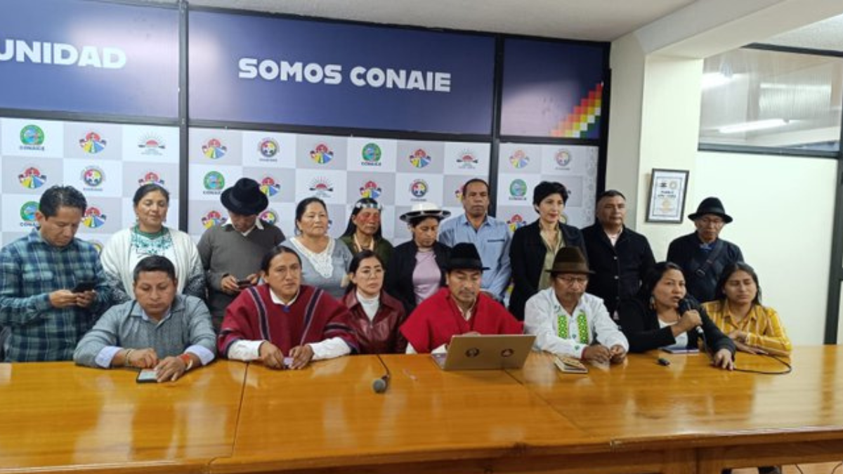 Leonidas Iza y Katiuska Molina, con el Consejo de Gobierno de la Conaie.