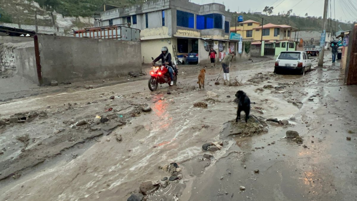 Bomberos de Latacunga buscan prevenir acciones de prevención para evitar inundaciones.