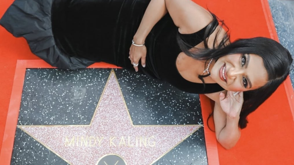 Mindy Kaling, en la ceremonia por su estrella en el Paseo de la Fama en Hollywood.