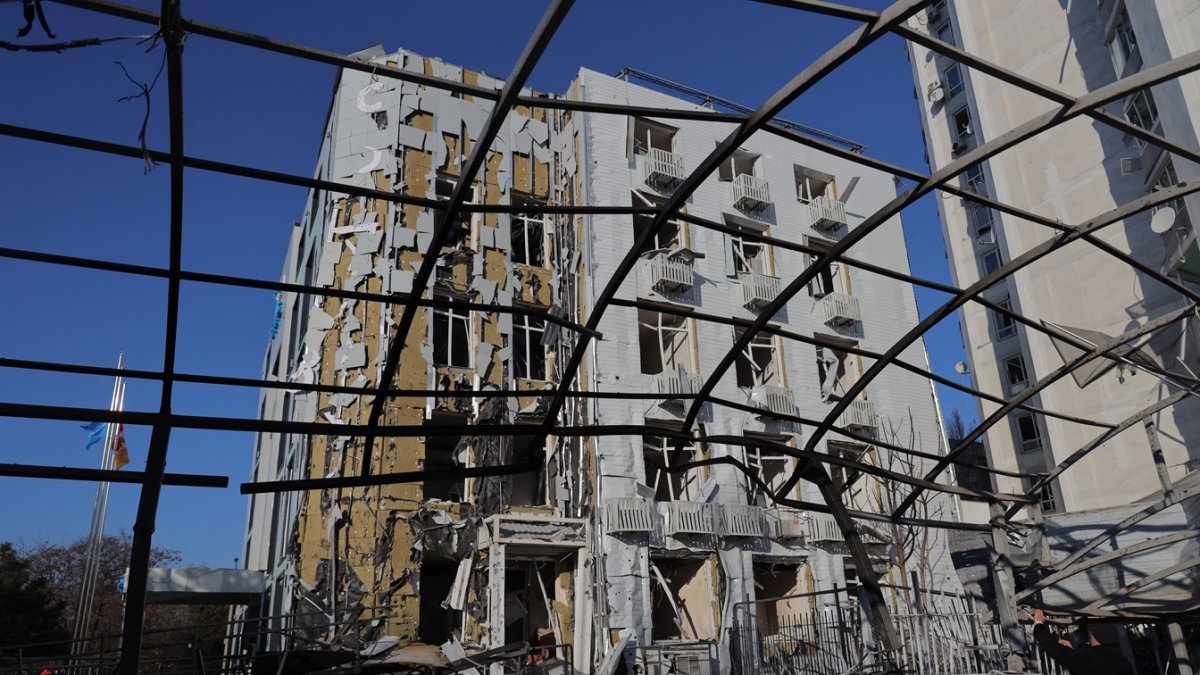 Un hospital dañado tras un ataque con un dron ruso en Odesa el 19 de febrero de 2025, en medio de la invasión rusa de Ucrania.