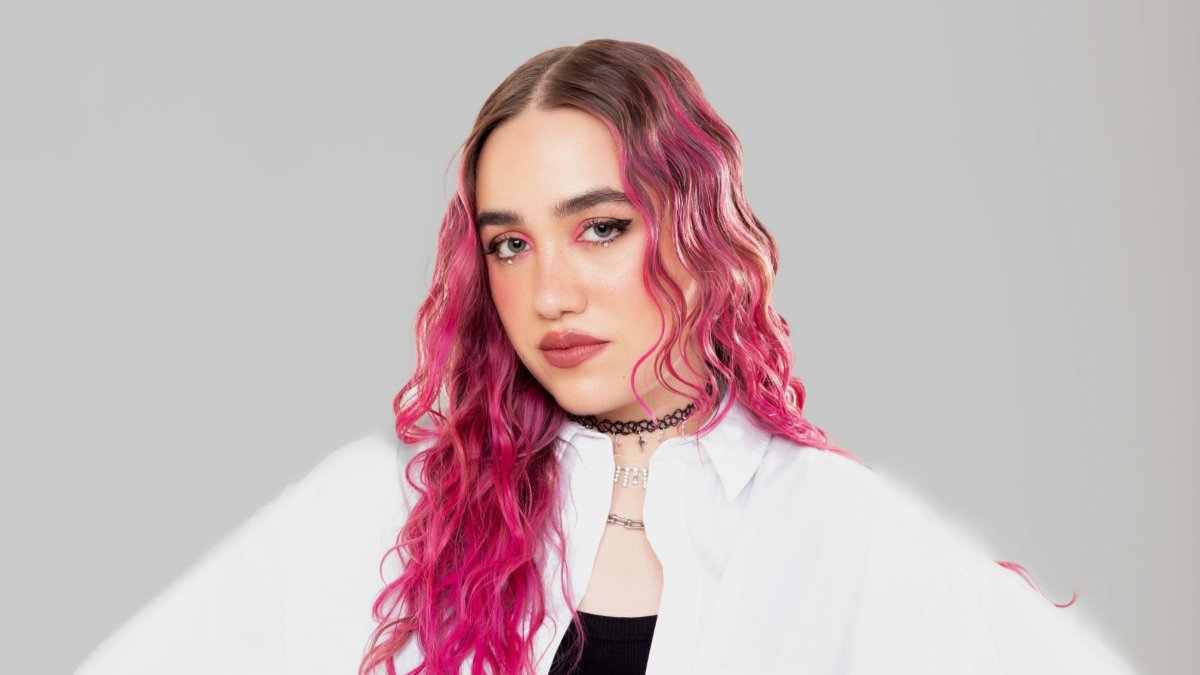 Cada que el reloj marca las 11:11 ella tiene una pregunta...