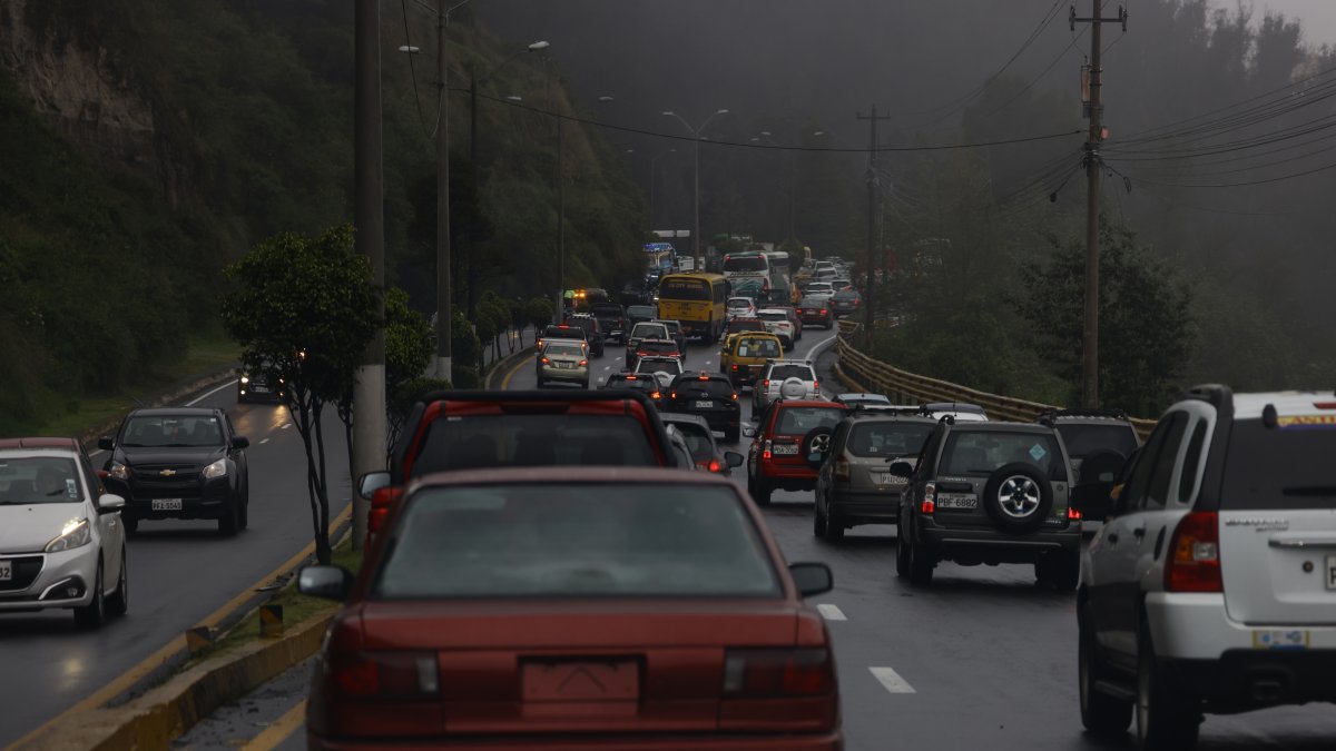 El sistema Pico y Placa se lleva a cabo en la capital para reducir el tráfico a horas de mayor congestón vial.