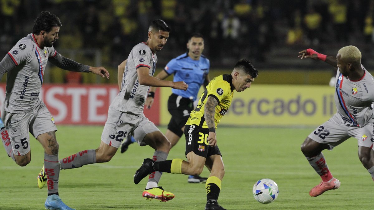 Barcelona SC busca avanzar a la fase de los grupos de la Copa Libertadores 2025.