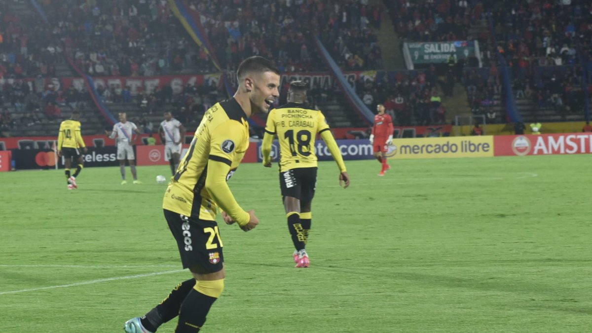 Octavio Rivero, el piloto de ataque de los toreros, fue el más insistente en ataque.