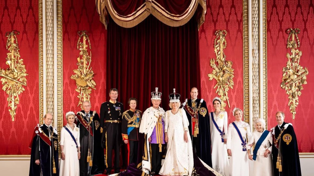 Foto oficial de la coronación de Carlos III de Inglaterra, que tuvo lugar en la Abadía de Westminster el sábado 6 de mayo de 2023.