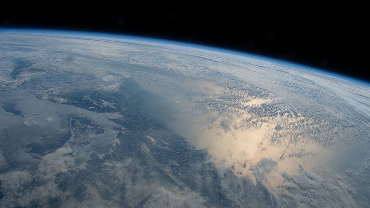 Un nuevo modelo desmiente la teoría que se remonta a décadas atrás que sostiene que la vida inteligente fue un acontecimiento increíblemente improbable. 