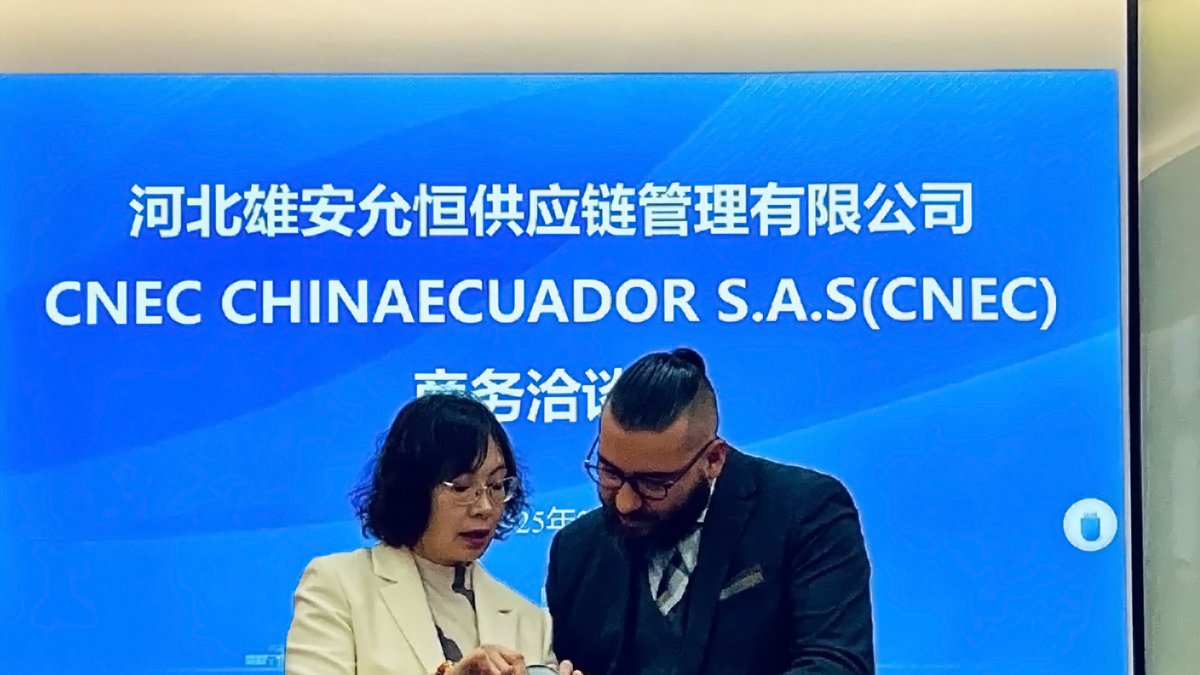 Comercio. Momento en que llegaron las primeros atunes de prueba.