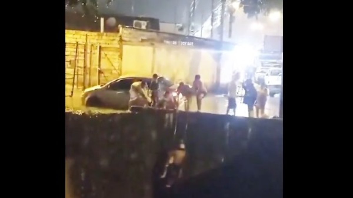 Vecinos del sector rescataron el cuerpo del menor, la noche del jueves 20 de febrero.