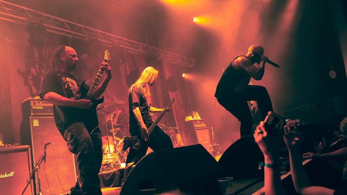 Vuelve a Ecuador el grupo neoyorquino Suffocation, referente del brutal death técnico. En la foto, de izquierda a derecha: Terrance Hobbs, Derek Boyer y su relativamente nuevo cantante Ricky Myers.