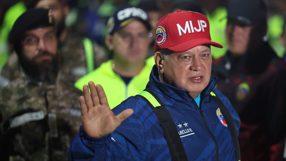El ministro de Relaciones Interiores, Justicia y Paz de Venezuela, Diosdado Cabello, dijo que el ciudadano con alerta roja debe ser juzgado en su país.