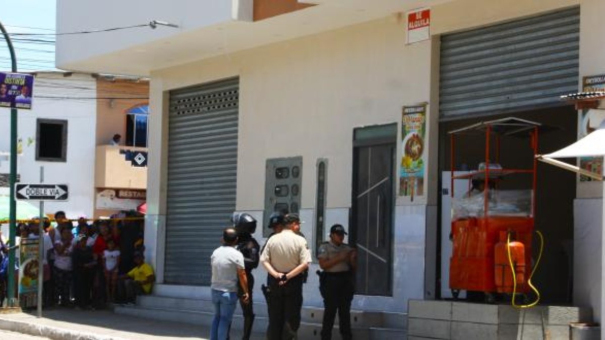 En Santa Elena, una víctima de delincuencia persiguió y embistió a los antisociales.