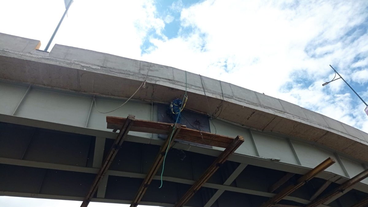 En el intercambiador del puente 8 se levanta un paso elevado.