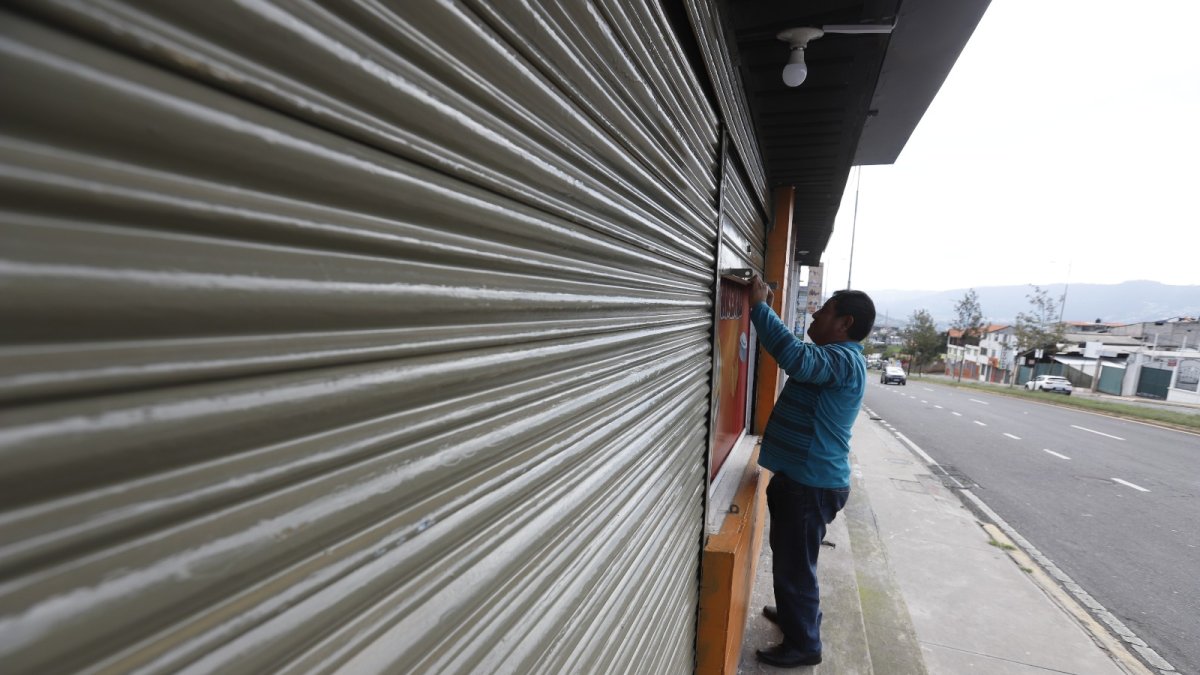 El Arenal es altamente comercial. Por los frecuentes robos, dueños de negocios optan por cerrarlos antes de que oscurezca.