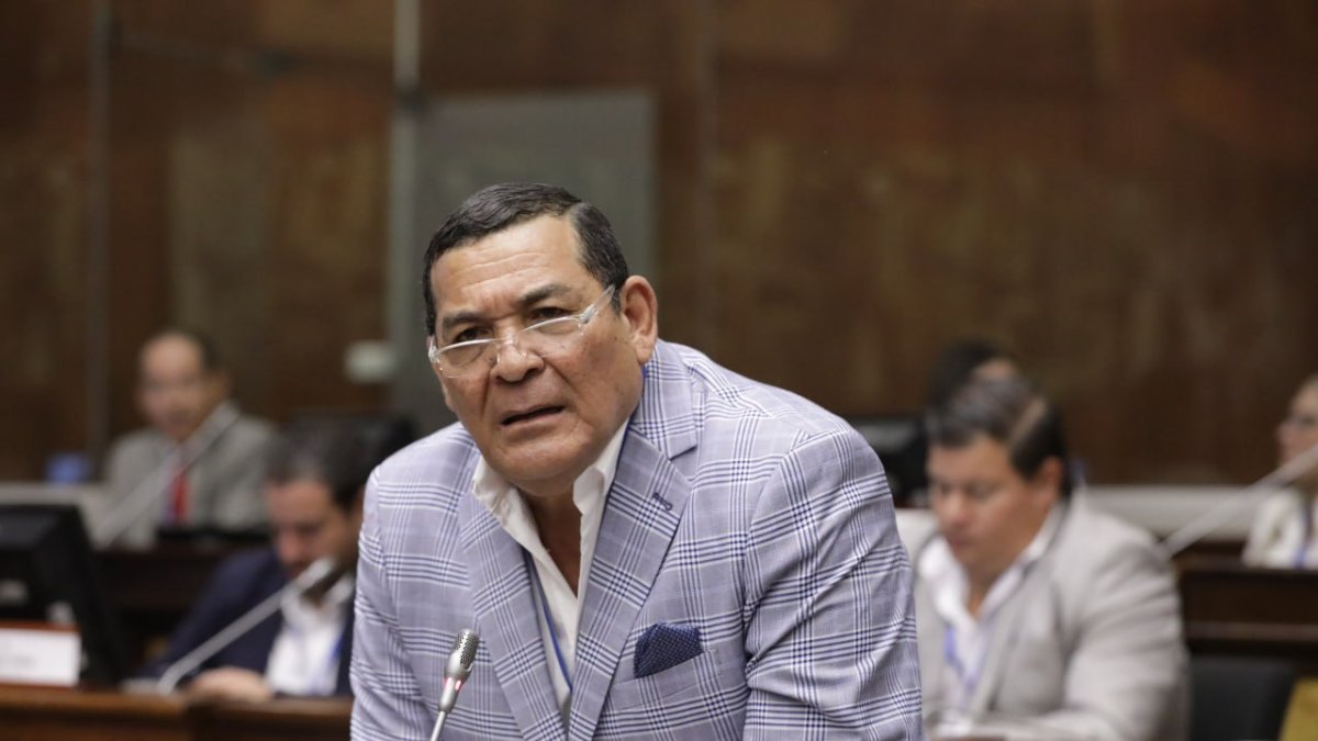 Chamba ahora pertenece a la bancada del movimiento ADN.