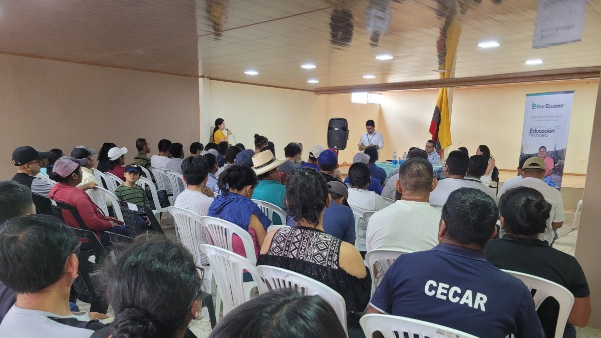 Usuarios con deudas en la banca pública pueden acceder a beneficios.