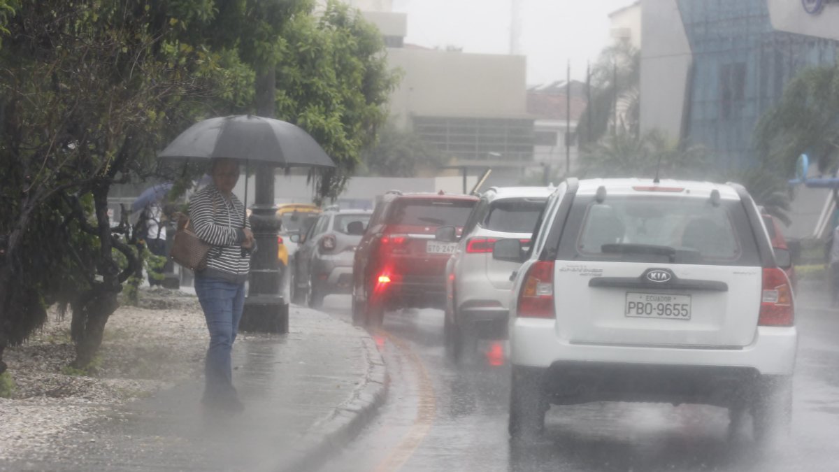 Guayaquil soporta intensas lluvias por quinto día consecutivo.