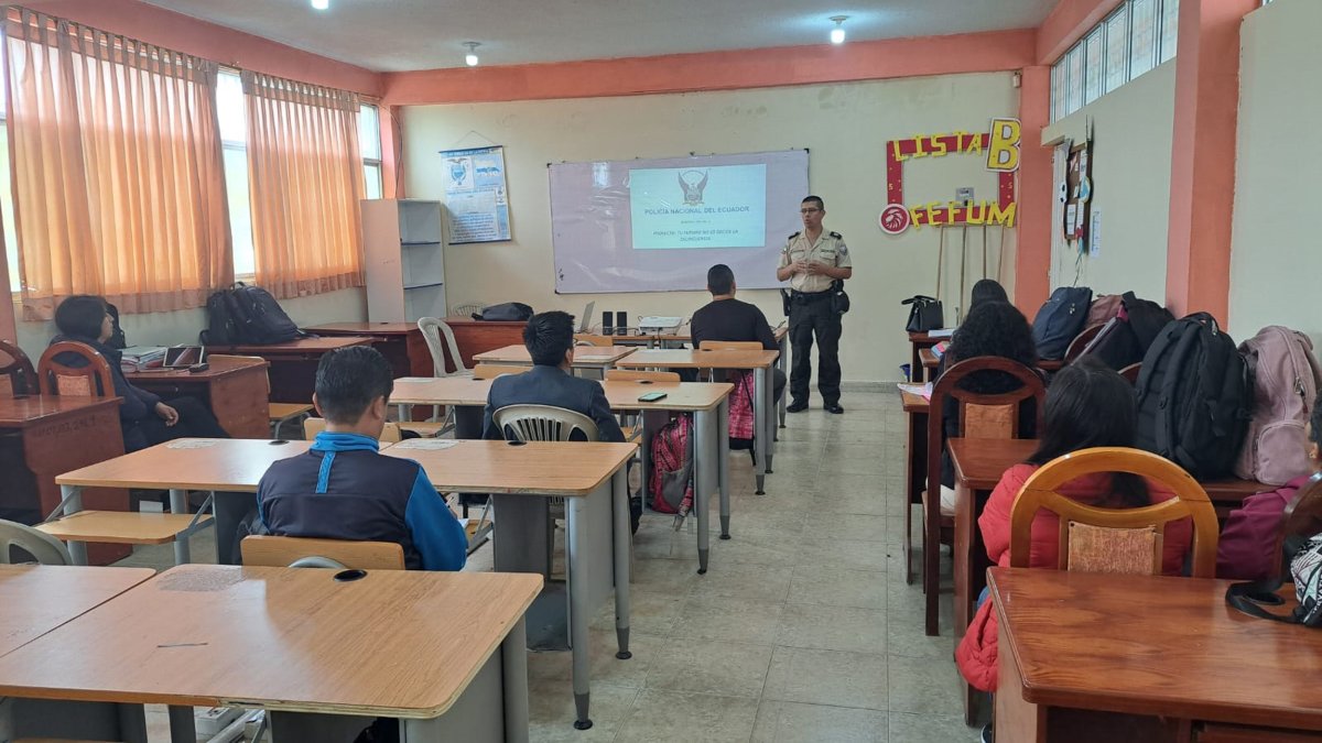 Acciones. La Policía Nacional ha brindado charlas en colegios.