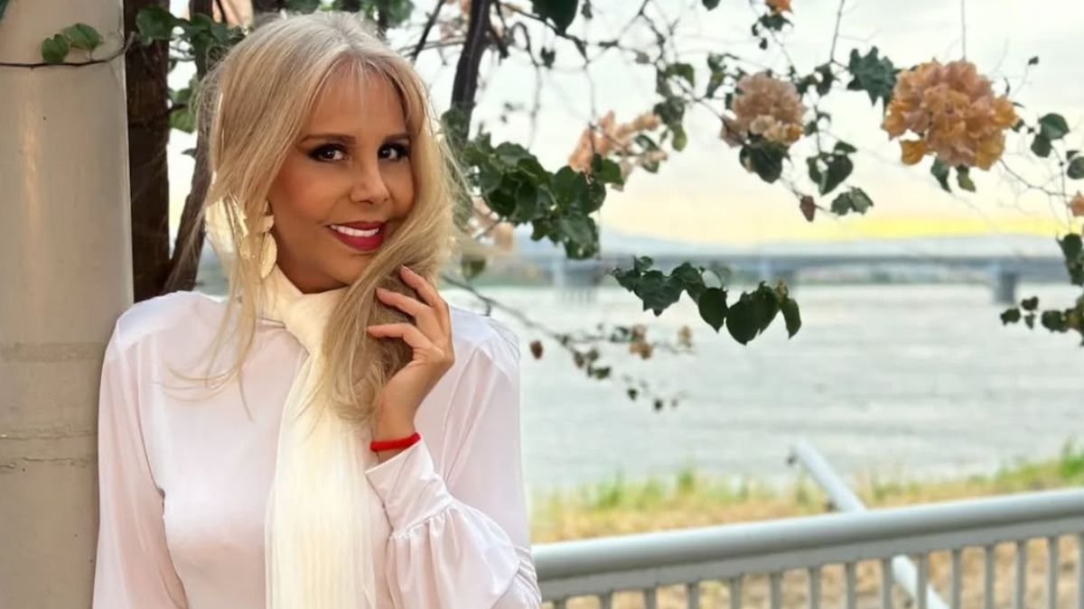 Silvana es una cantante ecuatoriana, que espera recuperar su voz.