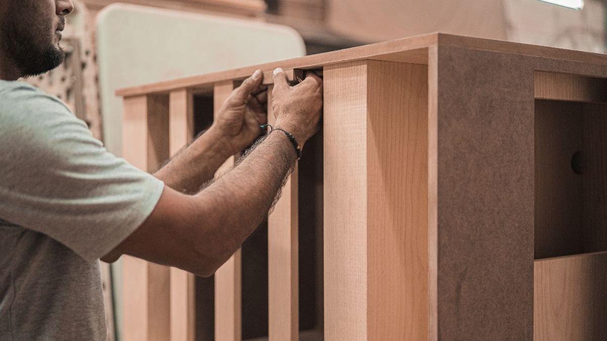 Materiales. Con madera y pintura económica se puede crear espacios cómodos dentro de casa.