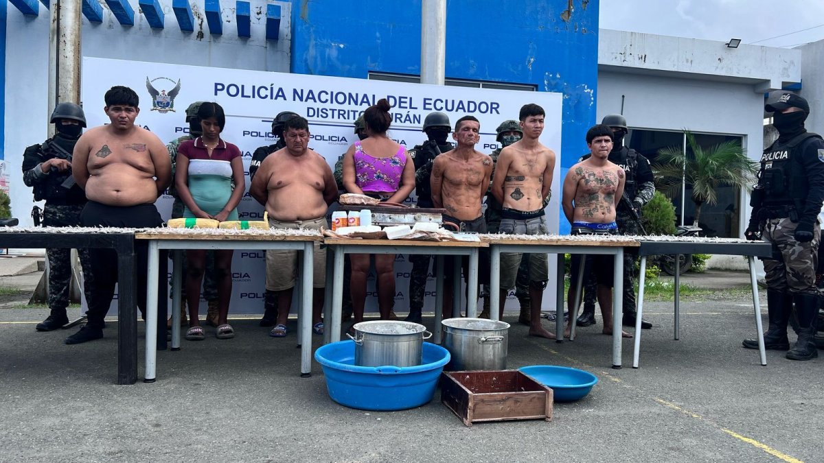 Ciudadanos detenidos en operativo ejecutado en Durán.