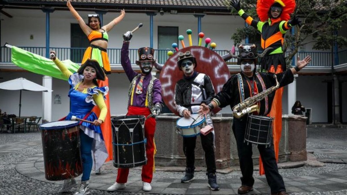 Uno de los eventos es el Carnavalazo de la Mariscal, desde la Plaza El Quinde hasta la Plaza de los Presidentes