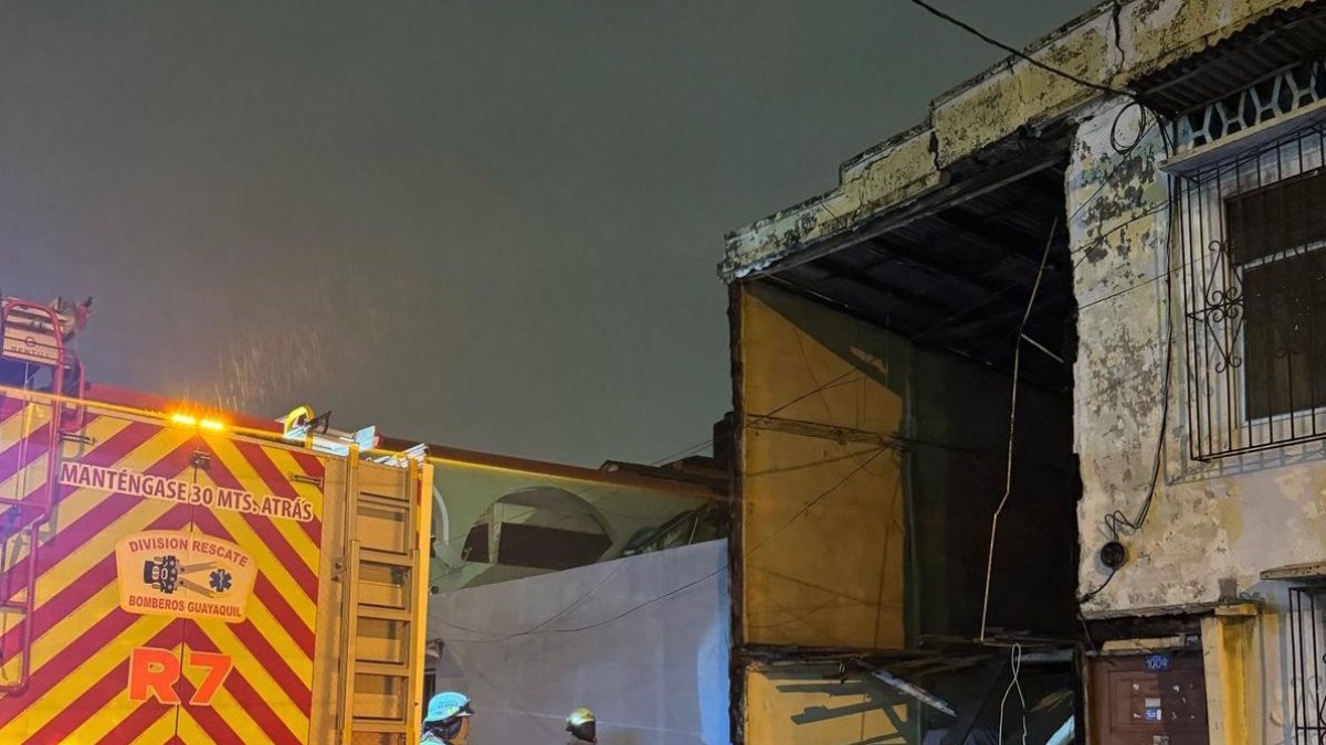 La pared de un inmueble en el barrio del Seguro colapsó la noche de este martes 25 de febrero.