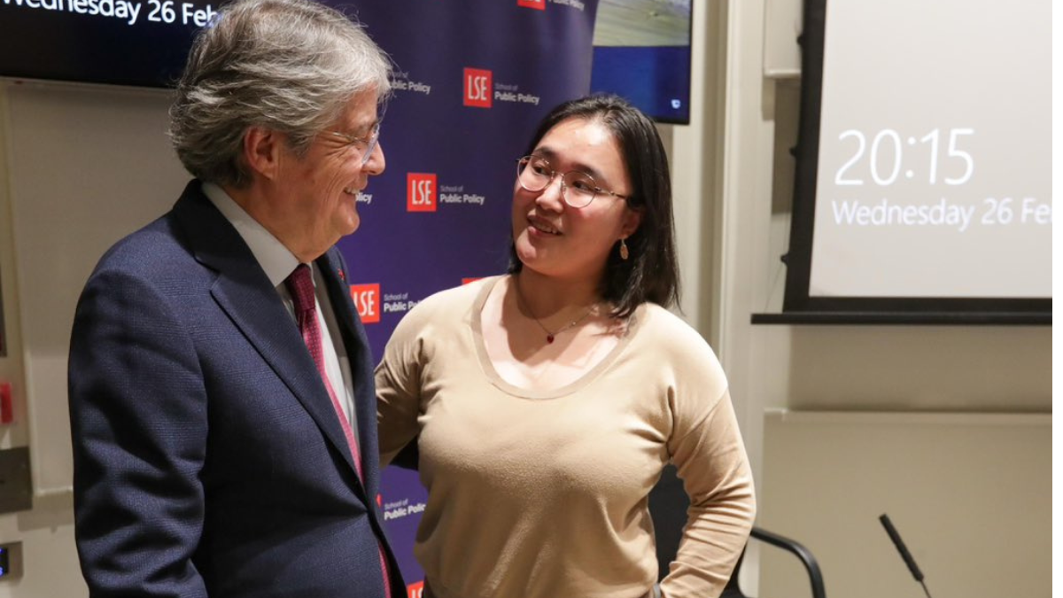 Guillermo Lasso participó como conferencista en  London School of Economics.