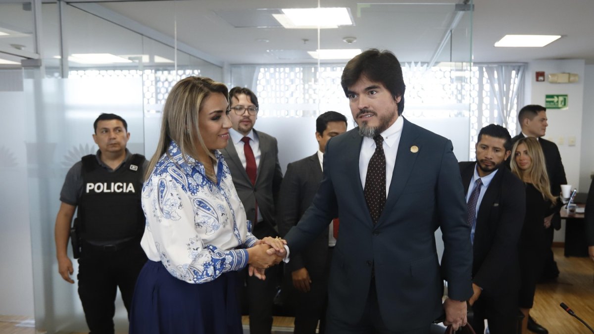 El ministro José De La Gasca asistió ayer a la Asamblea por una de las reformas.