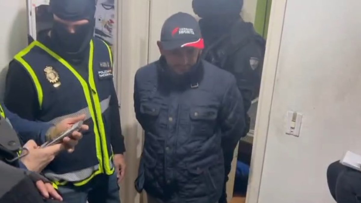 El detenido es un ecuatoriano que vive en Cuenca. Su identificación lo realizó la Policía de España.