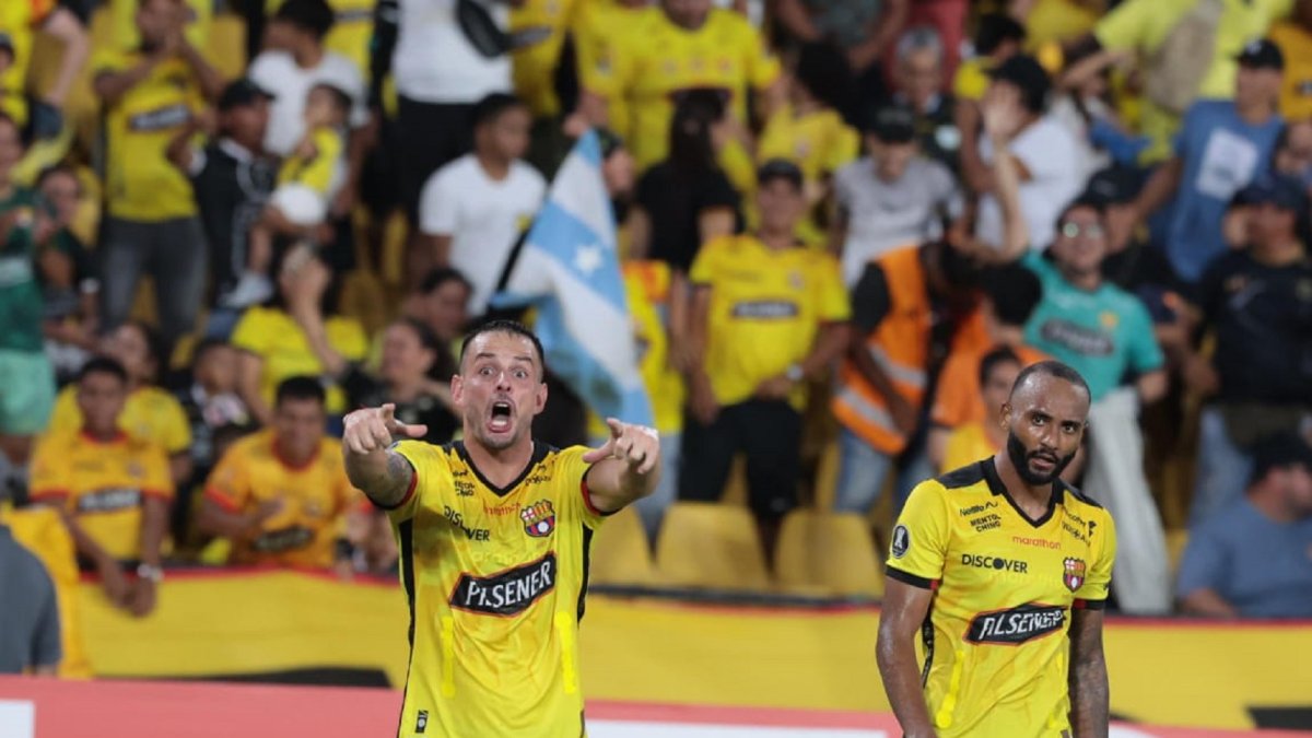 La celebración de Octavio Rivero en el empate de Barcelona SC.