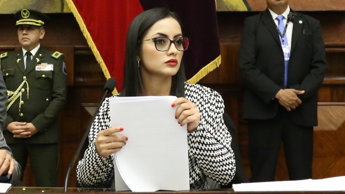 La presidenta de la Asamblea, Viviana Veloz, dijo en el comunicado que presentará la denuncia por la falsificación de un supuesto convenio.