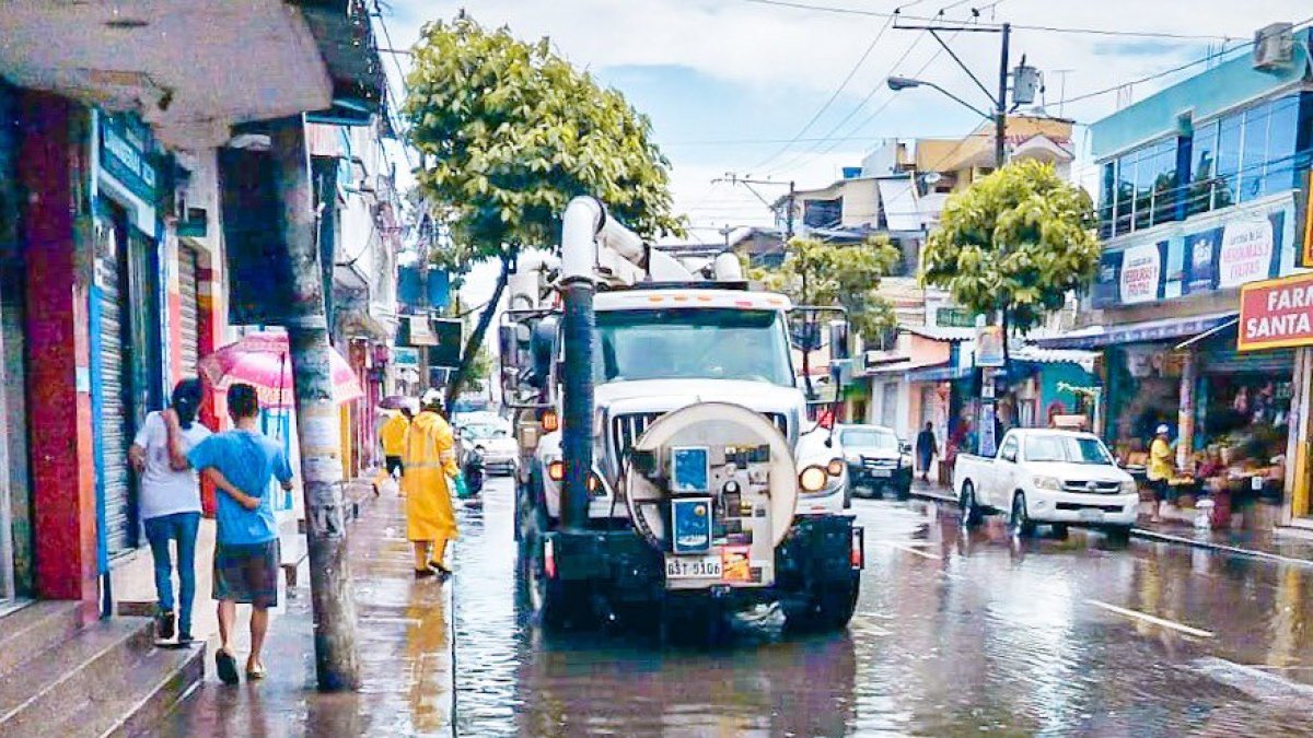 A lo largo de esta semana se han reportado lluvias de alta intensidad en Guayaquil, que han inundado la ciudad por horas.