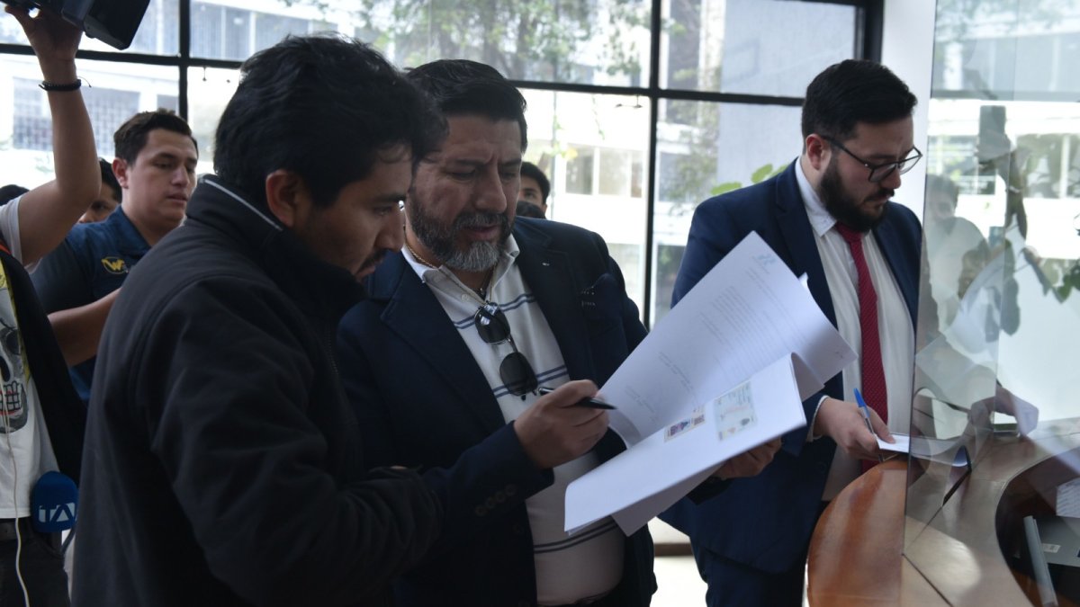 El abogado de Leonidas Iza, Washington Andrade acudió este 28 de febrero al TCE.