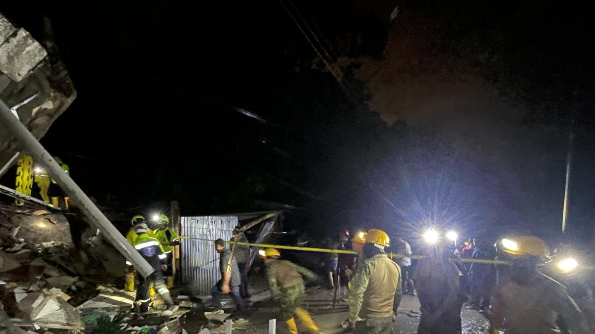 Al menos una decena de deslaves se registró en Piñas y en la vía que conduce a Portovelo y Zaruma.