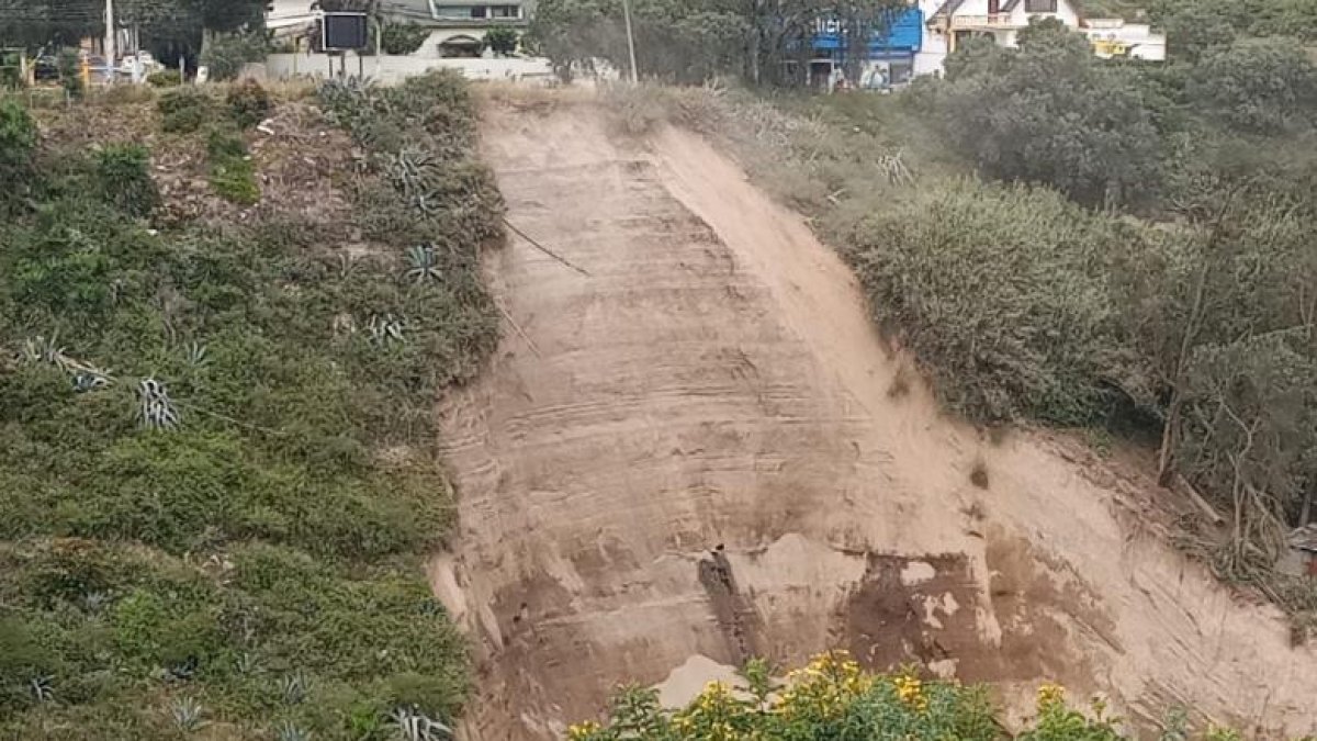 Un deslizamiento de tierra ocurrido en La Pampa, parroquia Pomasqui, activó las alarmas entre los residentes en el 2024