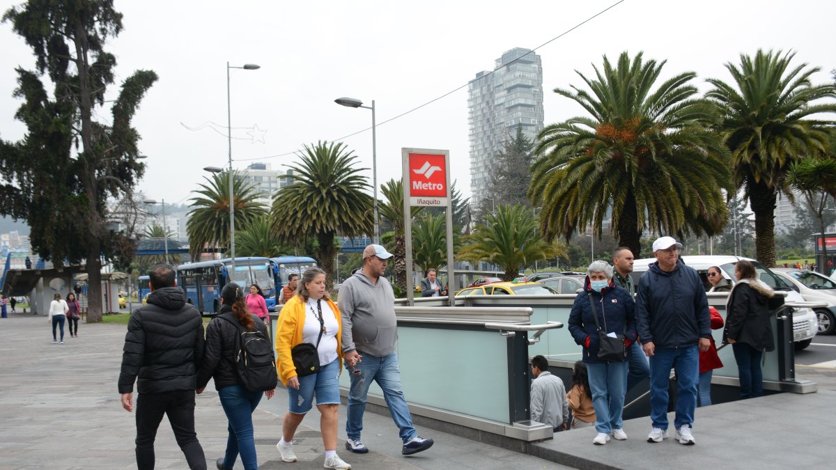 En las estaciones del Metro de Quito y en los trenes habrá controles para evitar el uso de espuma de carnaval o pistolas de agua durante los cuatro días del feriado.