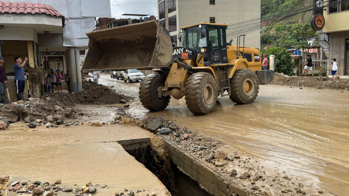 A pesar de los esfuerzos, aún persisten grandes dificultades para restablecer las condiciones en Piñas tras el aluvión.