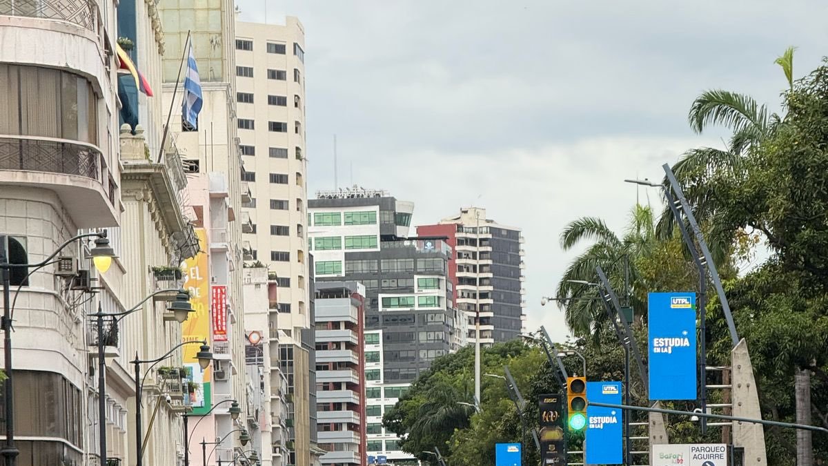 Los exteriores de Malecón 2000 se repletó de personas