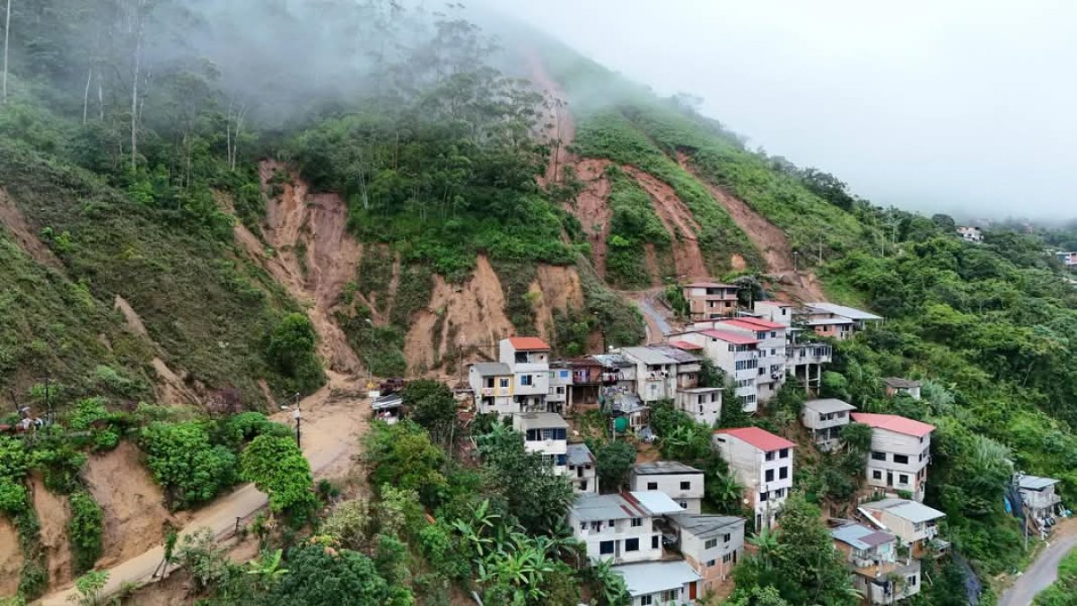 Las fuertes inundaciones y deslaves en Piñas dejan miles de damnificados. Se necesitan donaciones urgentes para aliviar la emergencia.