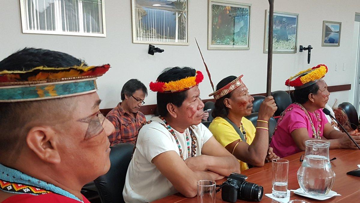 Una delegación de la nacionalidad siekopai en una pasada reunión en Quito.